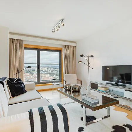 Fm Parque Nacoes * Лісабон